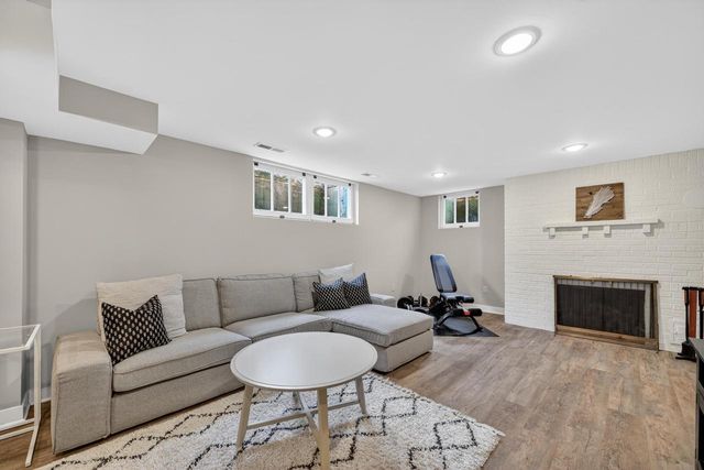 3316 Blackhawk Drive, Madison, WI 53705