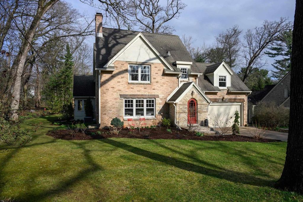 3316 Blackhawk Drive, Madison, WI 53705