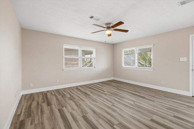 505 Pompano Street, Bayou Vista, TX 77563