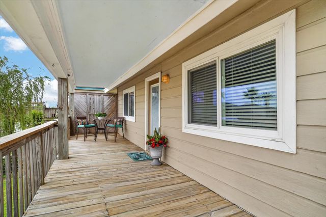 505 Pompano Street, Bayou Vista, TX 77563
