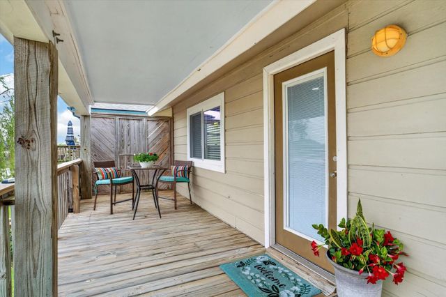 505 Pompano Street, Bayou Vista, TX 77563