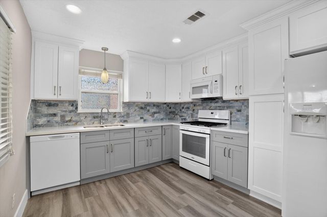 505 Pompano Street, Bayou Vista, TX 77563