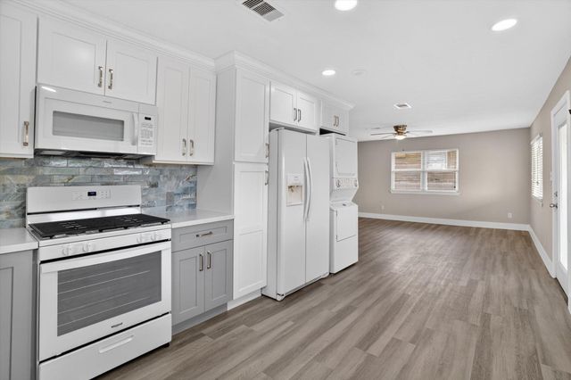 505 Pompano Street, Bayou Vista, TX 77563