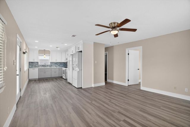 505 Pompano Street, Bayou Vista, TX 77563