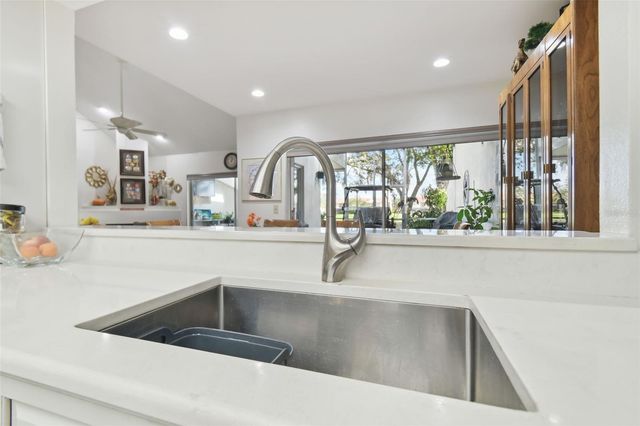 4207 ARBORWOOD LANE, Tampa, FL 33618