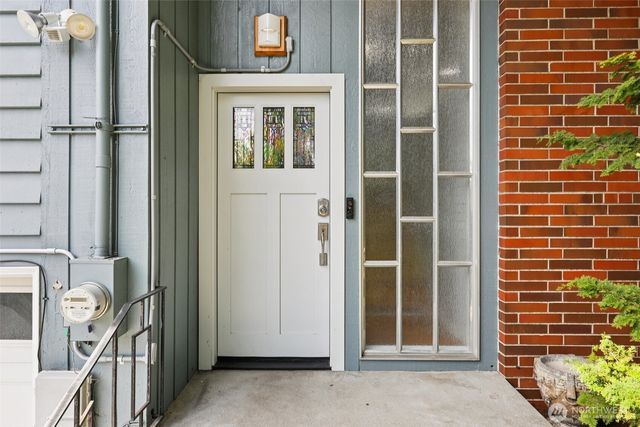 9009 30th Avenue NW, Seattle, WA 98117