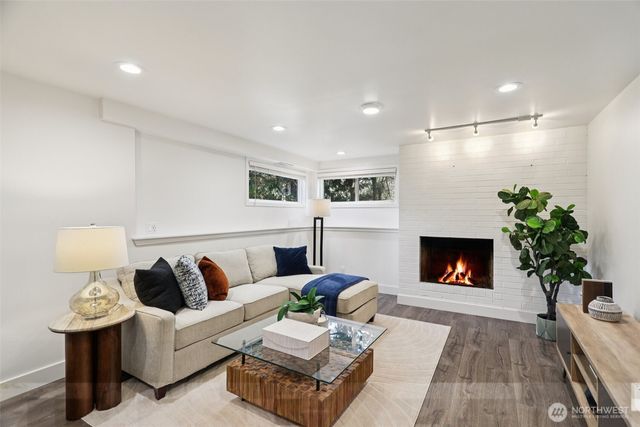 9009 30th Avenue NW, Seattle, WA 98117