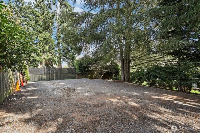 9009 30th Avenue NW, Seattle, WA 98117