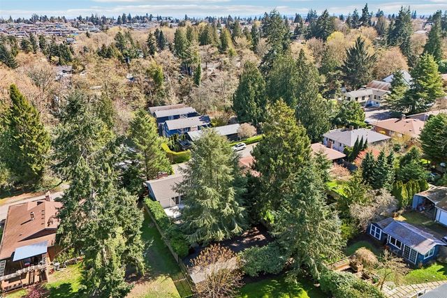 9009 30th Avenue NW, Seattle, WA 98117