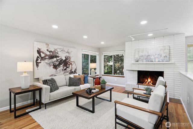 9009 30th Avenue NW, Seattle, WA 98117