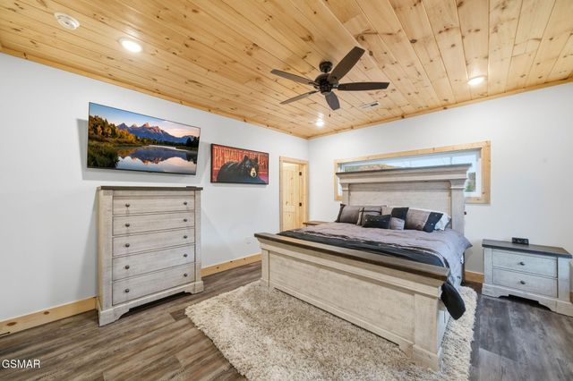 638 Ridge Top Loop, Gatlinburg, TN 37738