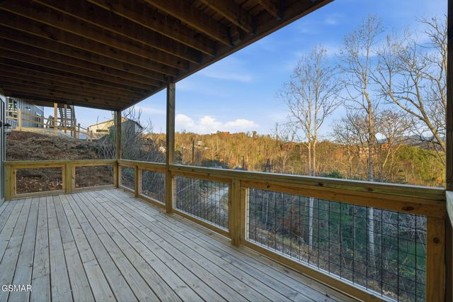 638 Ridge Top Loop, Gatlinburg, TN 37738