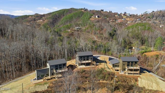 638 Ridge Top Loop, Gatlinburg, TN 37738