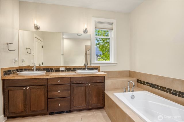 1186 NE Park Drive NE, Issaquah, WA 98029