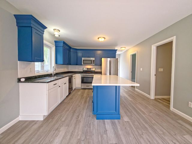 1055 E Falmouth Highway, Falmouth, MA 02540