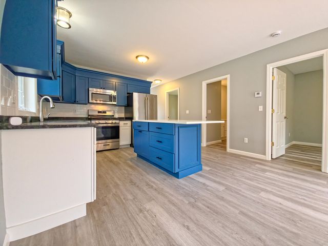 1055 E Falmouth Highway, Falmouth, MA 02540