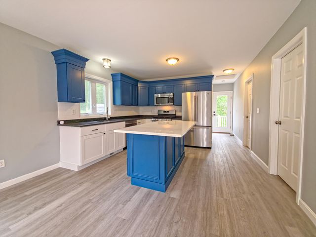 1055 E Falmouth Highway, Falmouth, MA 02540