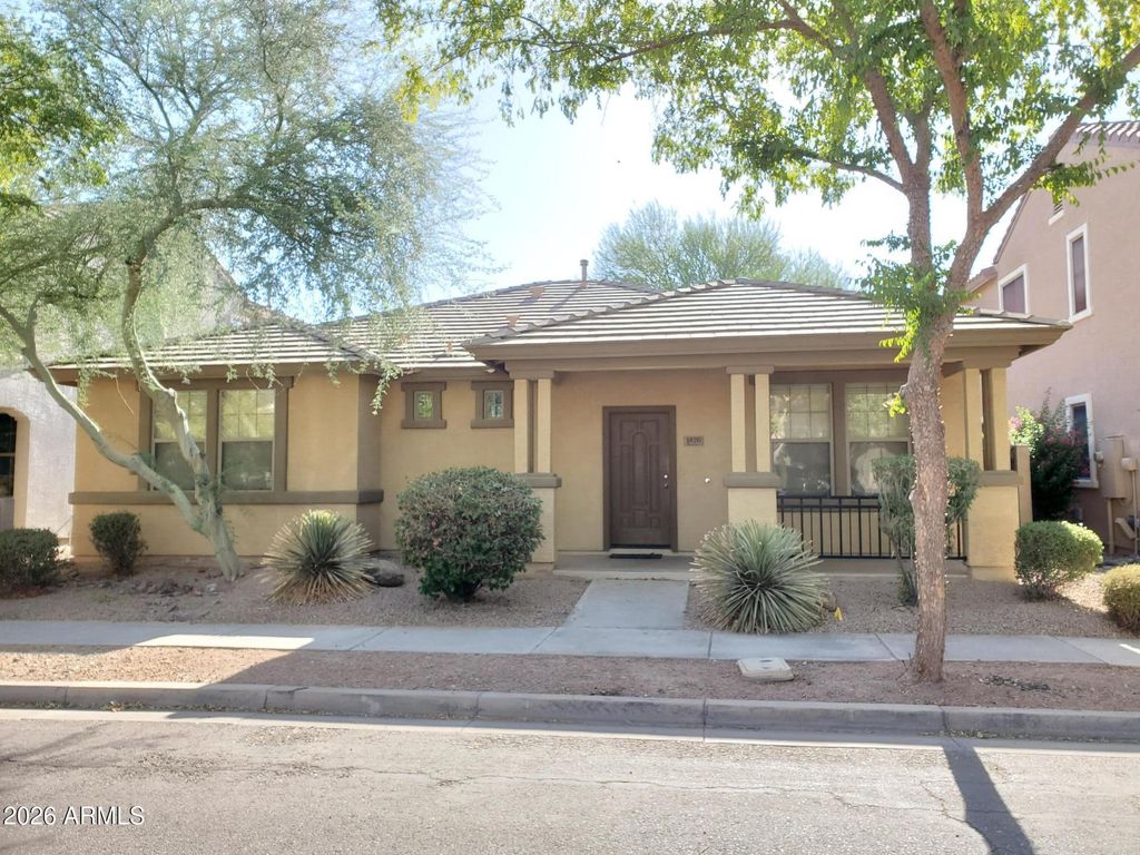 1876 S COLT Drive S, Gilbert, AZ 85295