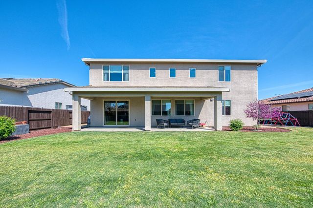 753 E Aretha Avenue, Fowler, CA 93625