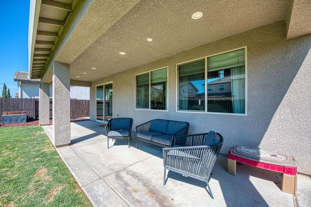753 E Aretha Avenue, Fowler, CA 93625