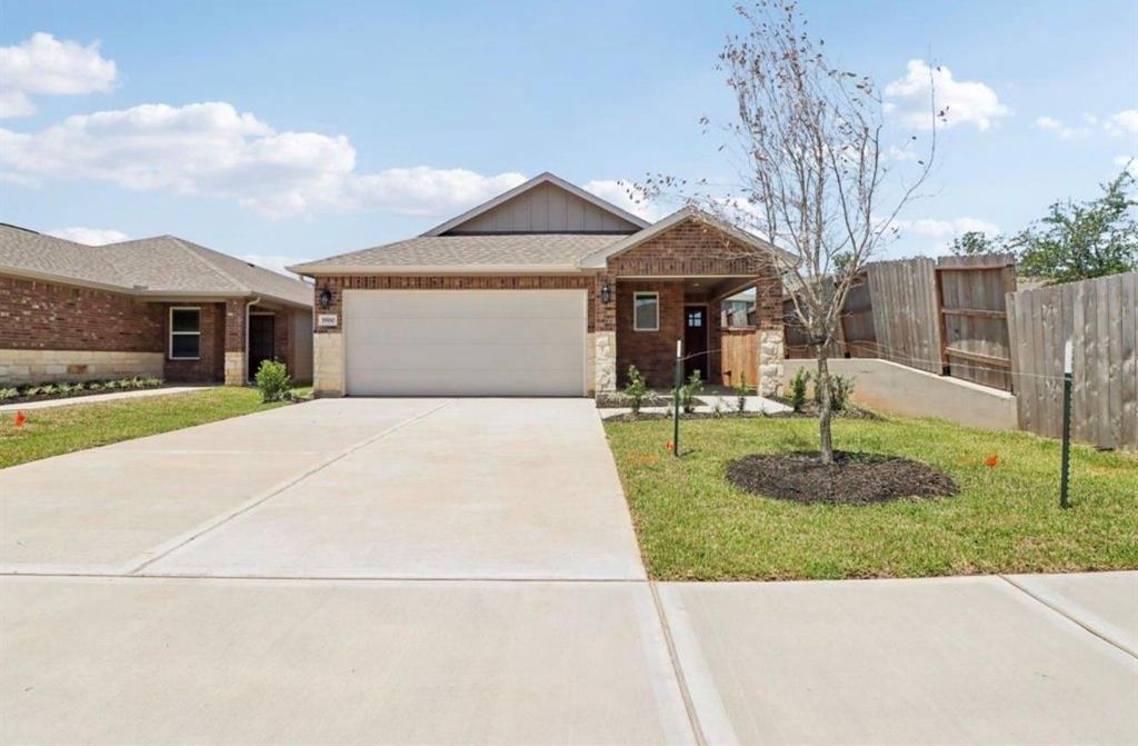 1900 Velvet Oak Lane, Conroe, TX 77304