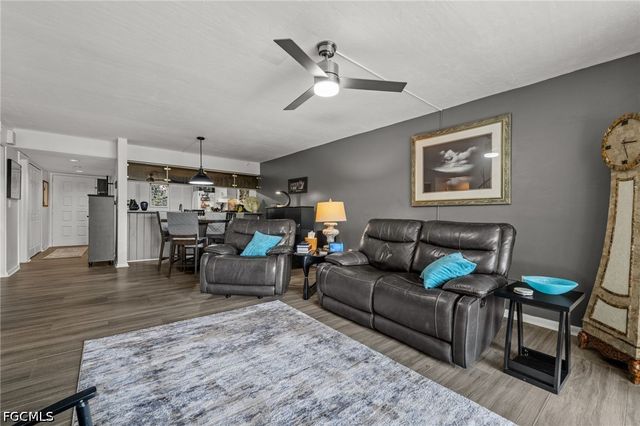 2069 W Lakeview BLVD 5, North Fort Myers, FL 33903
