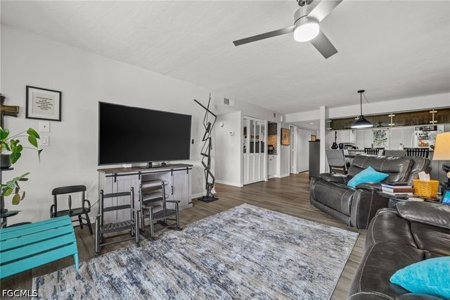 2069 W Lakeview BLVD 5, North Fort Myers, FL 33903