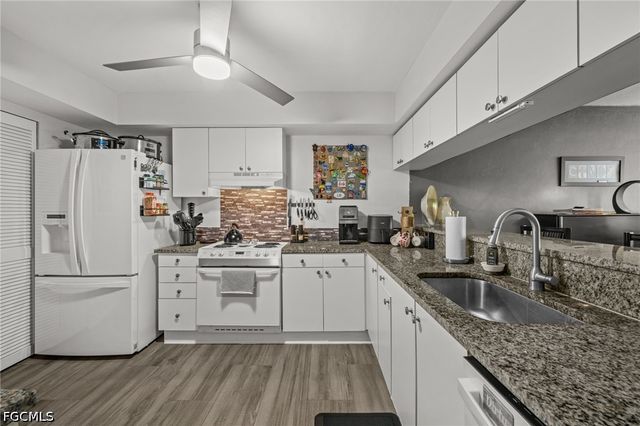 2069 W Lakeview BLVD 5, North Fort Myers, FL 33903