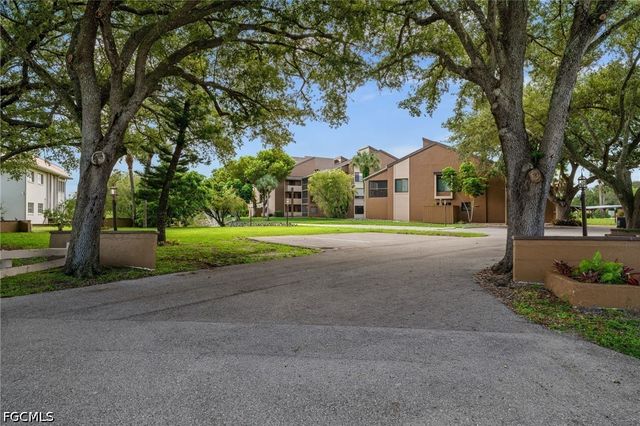 2069 W Lakeview BLVD 5, North Fort Myers, FL 33903