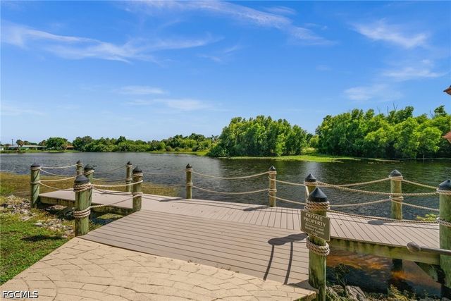 2069 W Lakeview BLVD 5, North Fort Myers, FL 33903