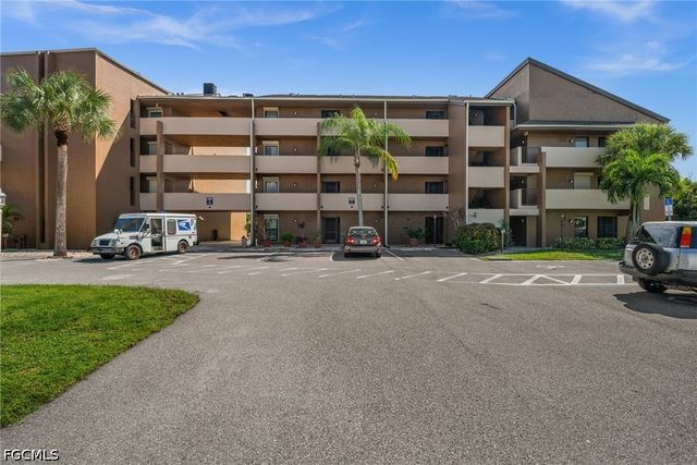 2069 W Lakeview BLVD 5, North Fort Myers, FL 33903