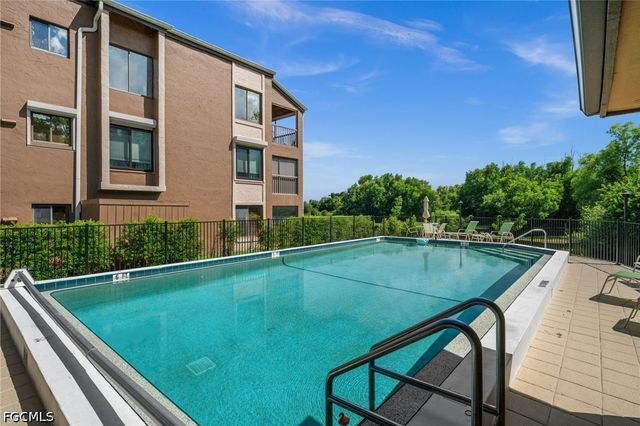 2069 W Lakeview BLVD 5, North Fort Myers, FL 33903