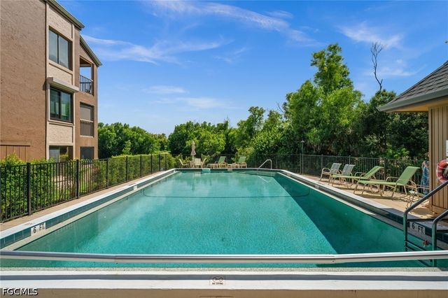2069 W Lakeview BLVD 5, North Fort Myers, FL 33903