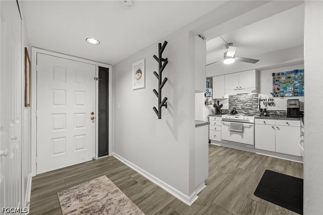 2069 W Lakeview BLVD 5, North Fort Myers, FL 33903