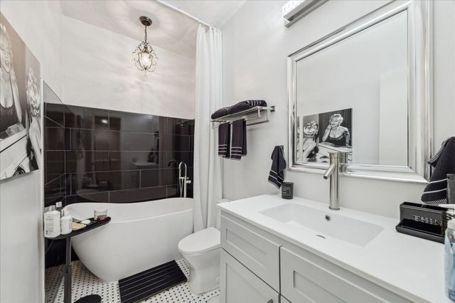 2100 Tanglewilde Street 373, Houston, TX 77063