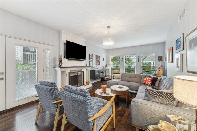 2100 Tanglewilde Street 373, Houston, TX 77063