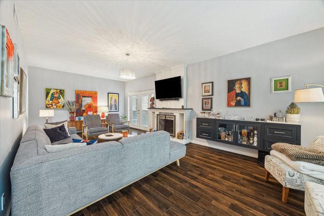 2100 Tanglewilde Street 373, Houston, TX 77063