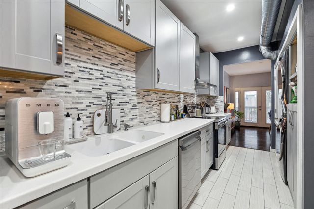 2100 Tanglewilde Street 373, Houston, TX 77063