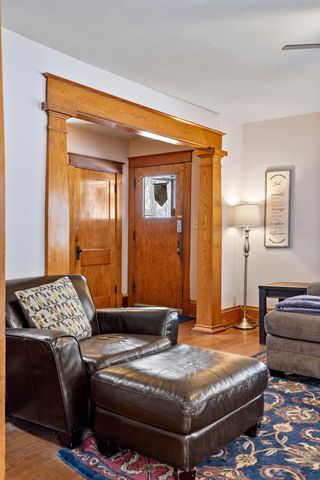 888 Laurel Avenue, Saint Paul, MN 55104