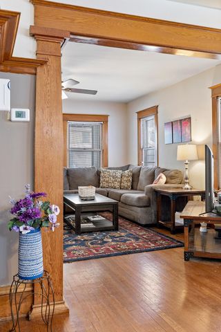 888 Laurel Avenue, Saint Paul, MN 55104