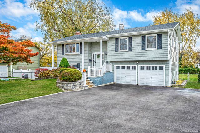 4 Lehigh Drive, Smithtown, NY 11787