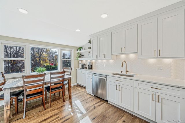 4 Lehigh Drive, Smithtown, NY 11787