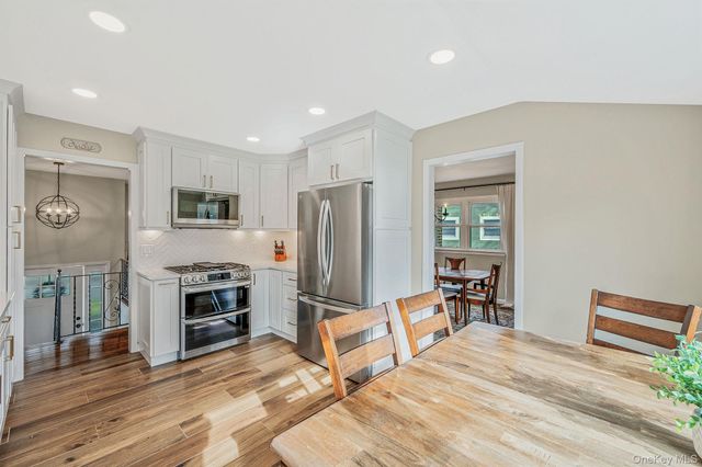 4 Lehigh Drive, Smithtown, NY 11787