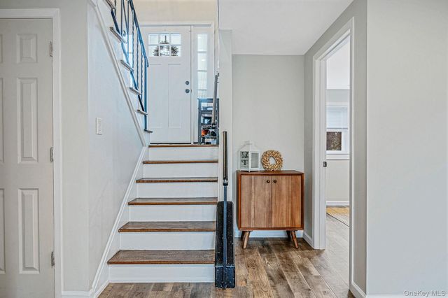 4 Lehigh Drive, Smithtown, NY 11787