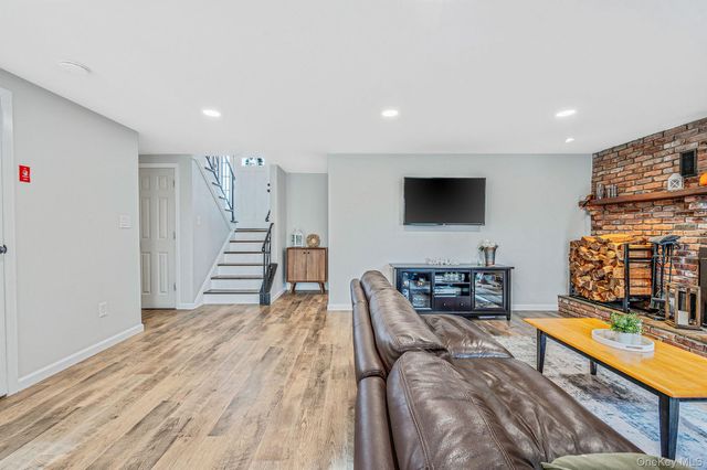 4 Lehigh Drive, Smithtown, NY 11787