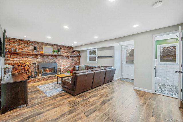 4 Lehigh Drive, Smithtown, NY 11787