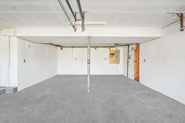 4 Lehigh Drive, Smithtown, NY 11787