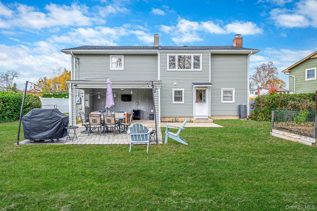 4 Lehigh Drive, Smithtown, NY 11787