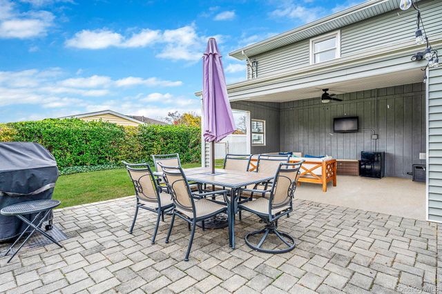 4 Lehigh Drive, Smithtown, NY 11787