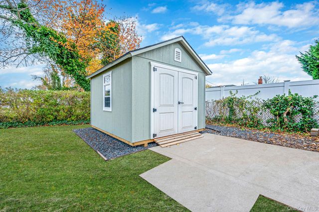 4 Lehigh Drive, Smithtown, NY 11787